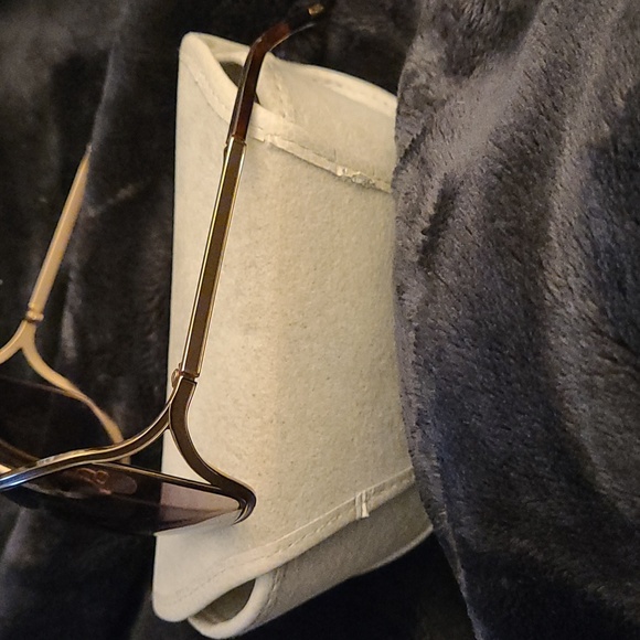 Sunglasses - Picture 3 of 5